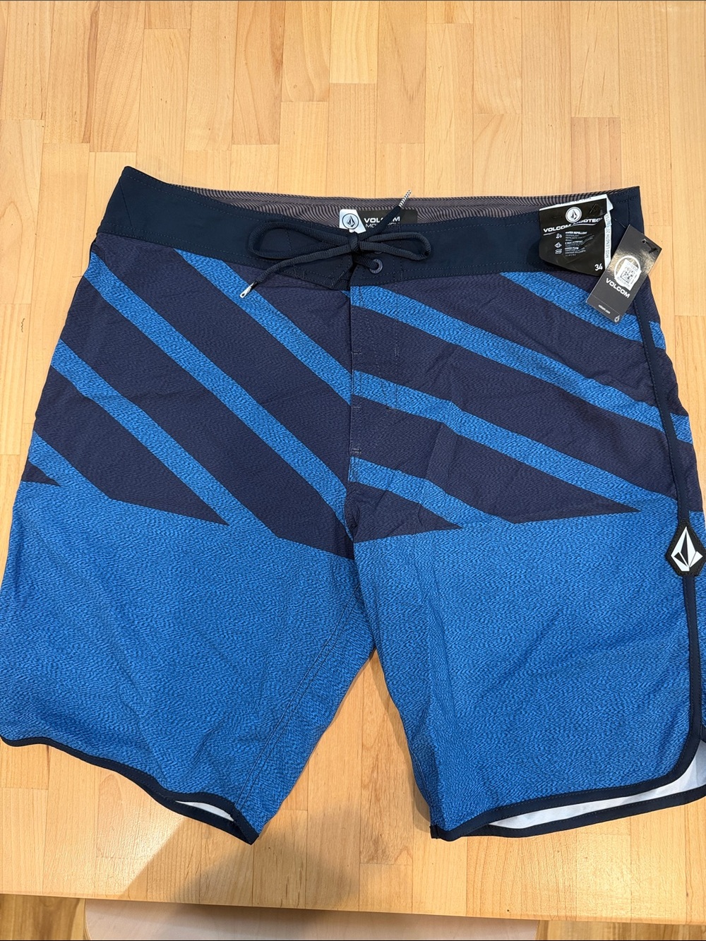 NWT- Volcom Men’s Blue Geometric Stripe Boardshorts